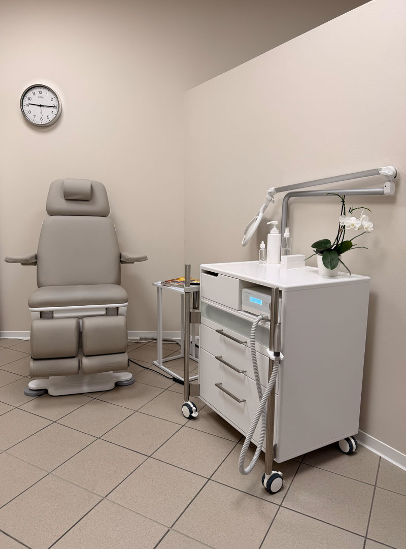 Behandlungsraum im Beautyspot Kosmetikstudio in Hennef mit Kosmetikliege